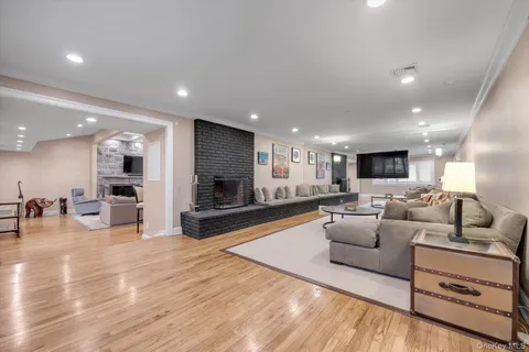 $5,625,000 | 32 Old House Lane, Sands Point, NY 11050