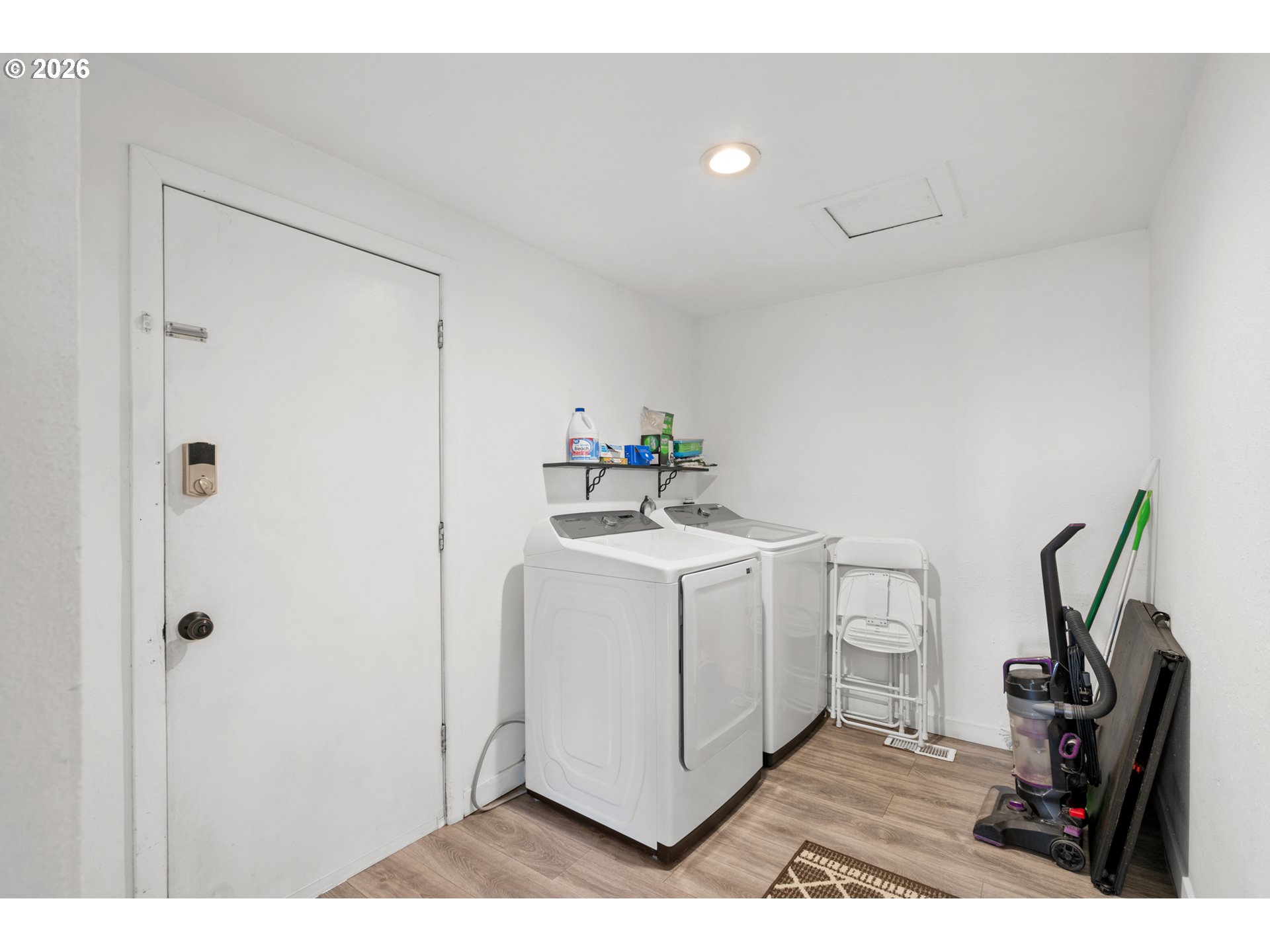2130 Southeast 19th Street Hermiston, OR 97838 - Photo 16 of 32 a utility room with cabinets washer and dryer