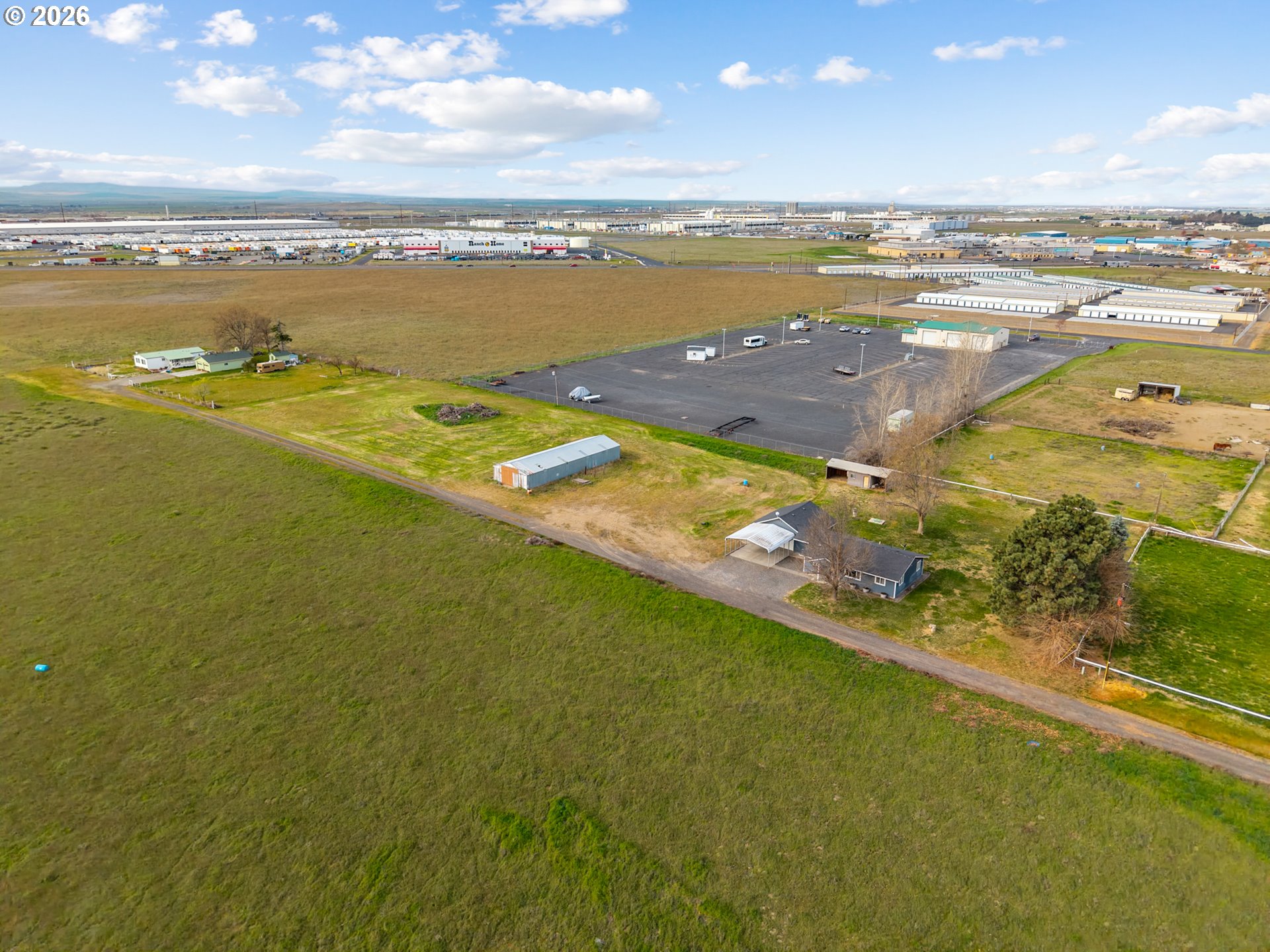2130 Southeast 19th Street Hermiston, OR 97838 - Photo 27 of 32 a view of an ocean and beach