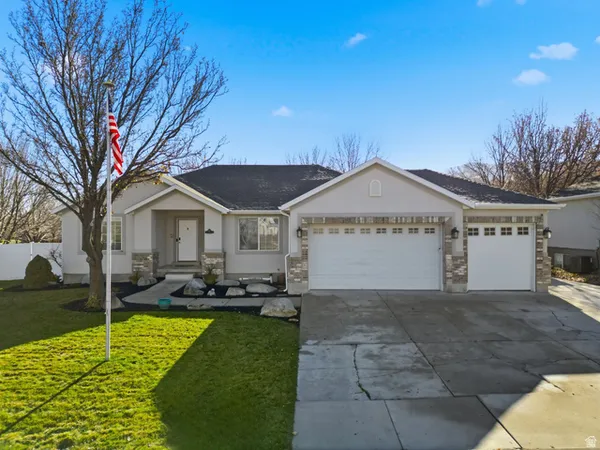 $645,000 | 71 East Hunters Hvn Street, Saratoga Springs, UT 84045