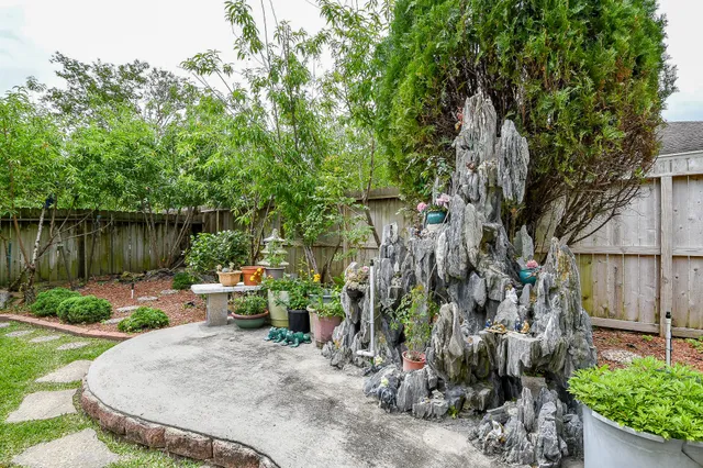 $485,000 | 3222 Mossy Elm Court, Houston, TX 77059