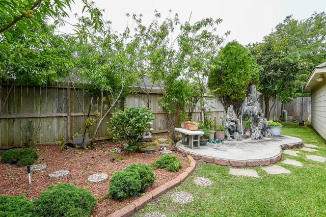 $485,000 | 3222 Mossy Elm Court, Houston, TX 77059