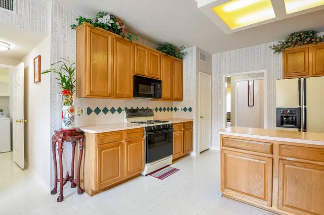 $485,000 | 3222 Mossy Elm Court, Houston, TX 77059