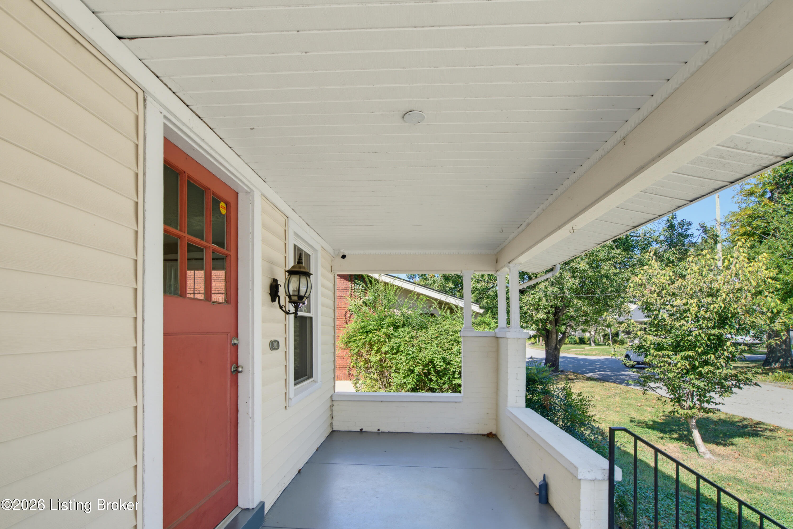 302 Iola Road Louisville, KY 40207 - Photo 4 of 36 Front Porch