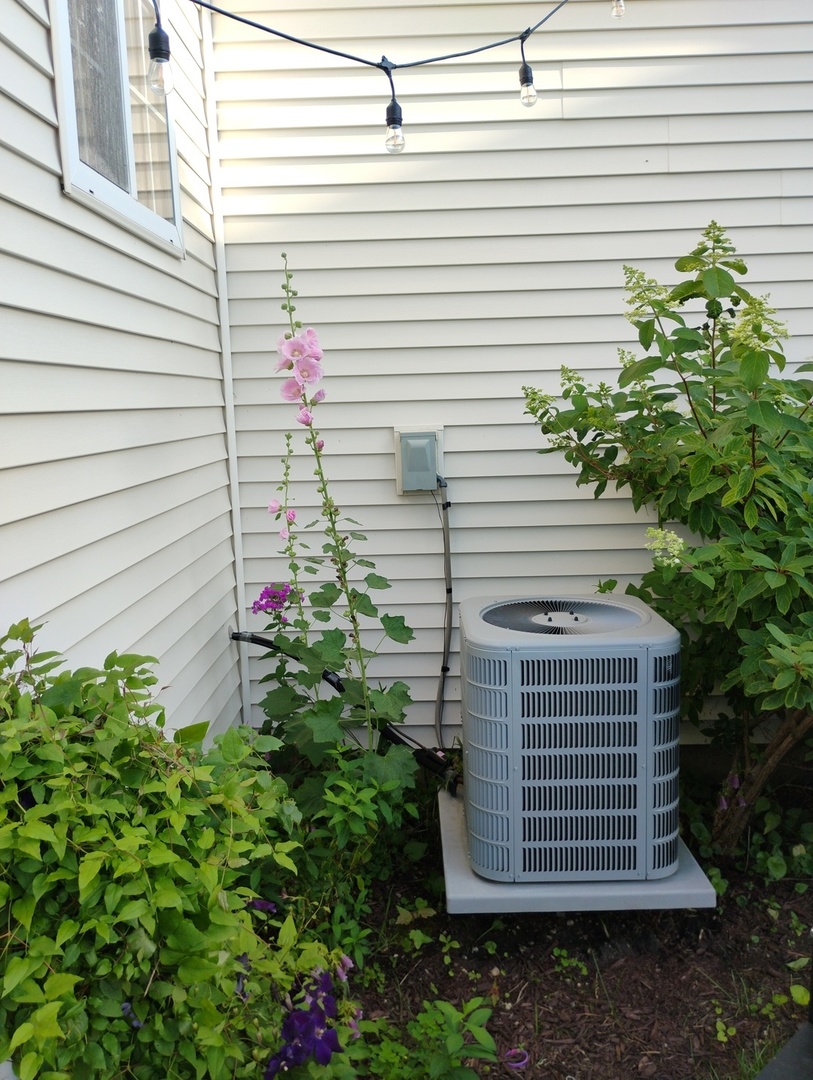 178 West Hampton Drive Round Lake, IL 60073 - Photo 40 of 55 a view of a house with a potted plant