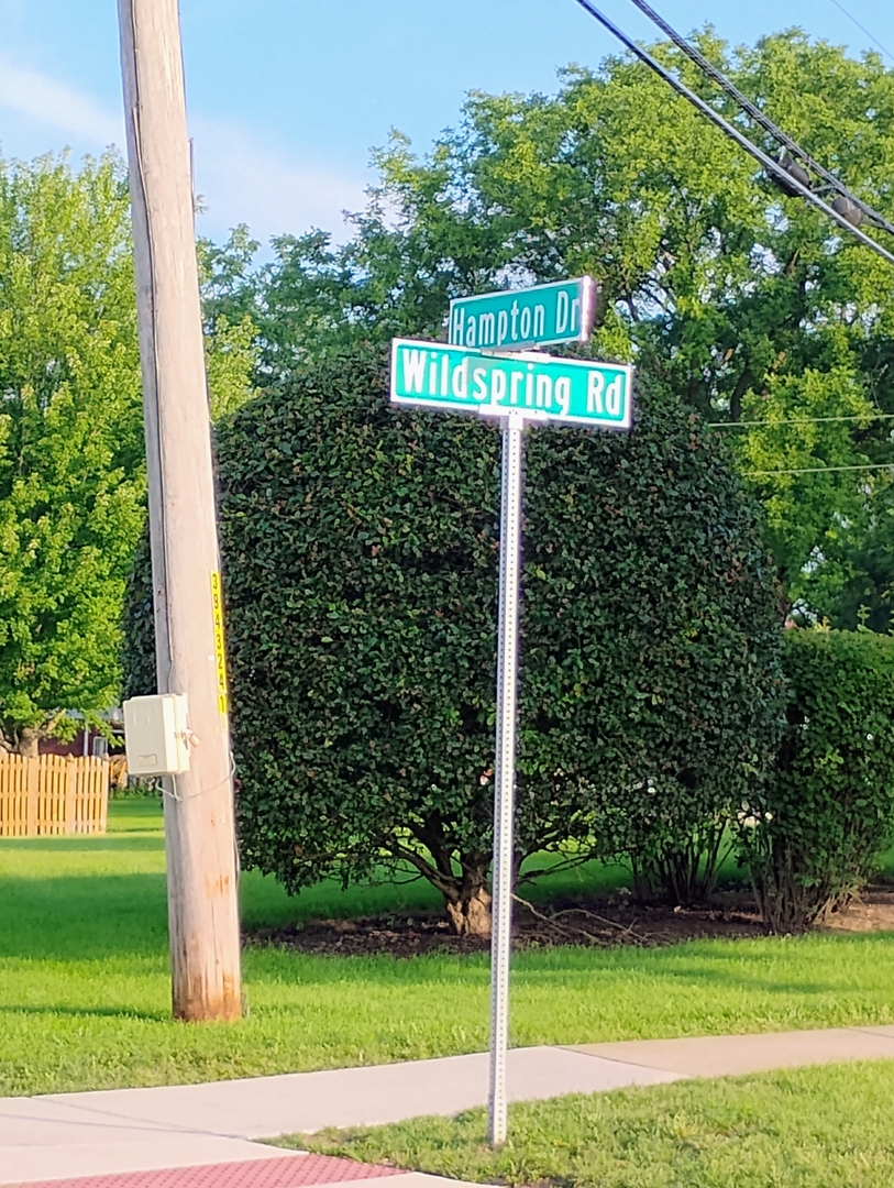 178 West Hampton Drive Round Lake, IL 60073 - Photo 52 of 55 a street sign on a small yard with potted plants