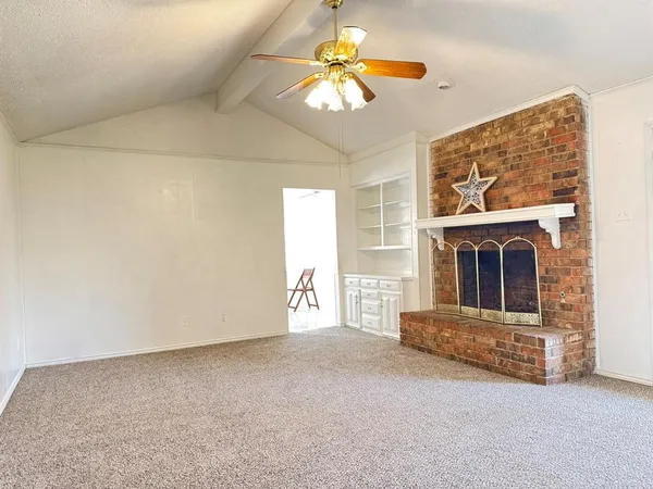 a view of empty room with window
