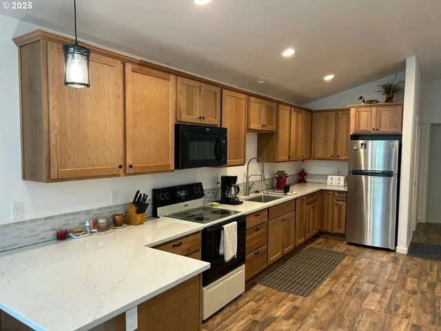 $574,000 | 1690 Skyline Drive, Tillamook, OR 97141