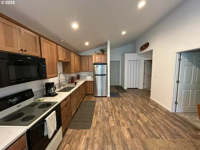 $574,000 | 1690 Skyline Drive, Tillamook, OR 97141