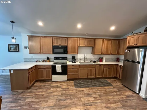 $574,000 | 1690 Skyline Drive, Tillamook, OR 97141