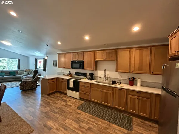 $574,000 | 1690 Skyline Drive, Tillamook, OR 97141