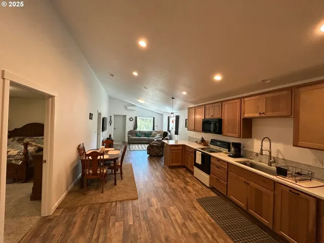 $574,000 | 1690 Skyline Drive, Tillamook, OR 97141