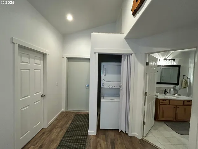 $574,000 | 1690 Skyline Drive, Tillamook, OR 97141