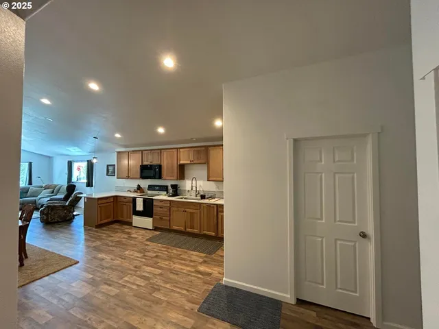 $574,000 | 1690 Skyline Drive, Tillamook, OR 97141