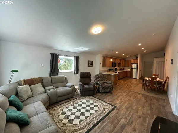 $574,000 | 1690 Skyline Drive, Tillamook, OR 97141