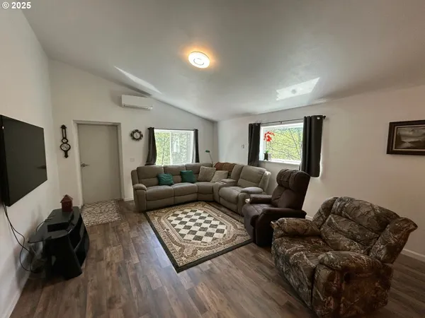 $574,000 | 1690 Skyline Drive, Tillamook, OR 97141