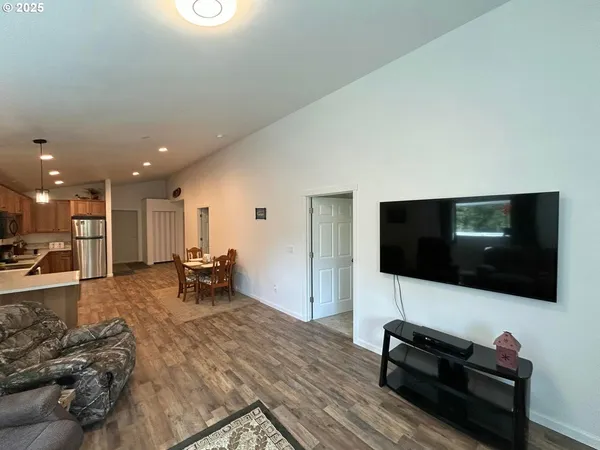 $574,000 | 1690 Skyline Drive, Tillamook, OR 97141