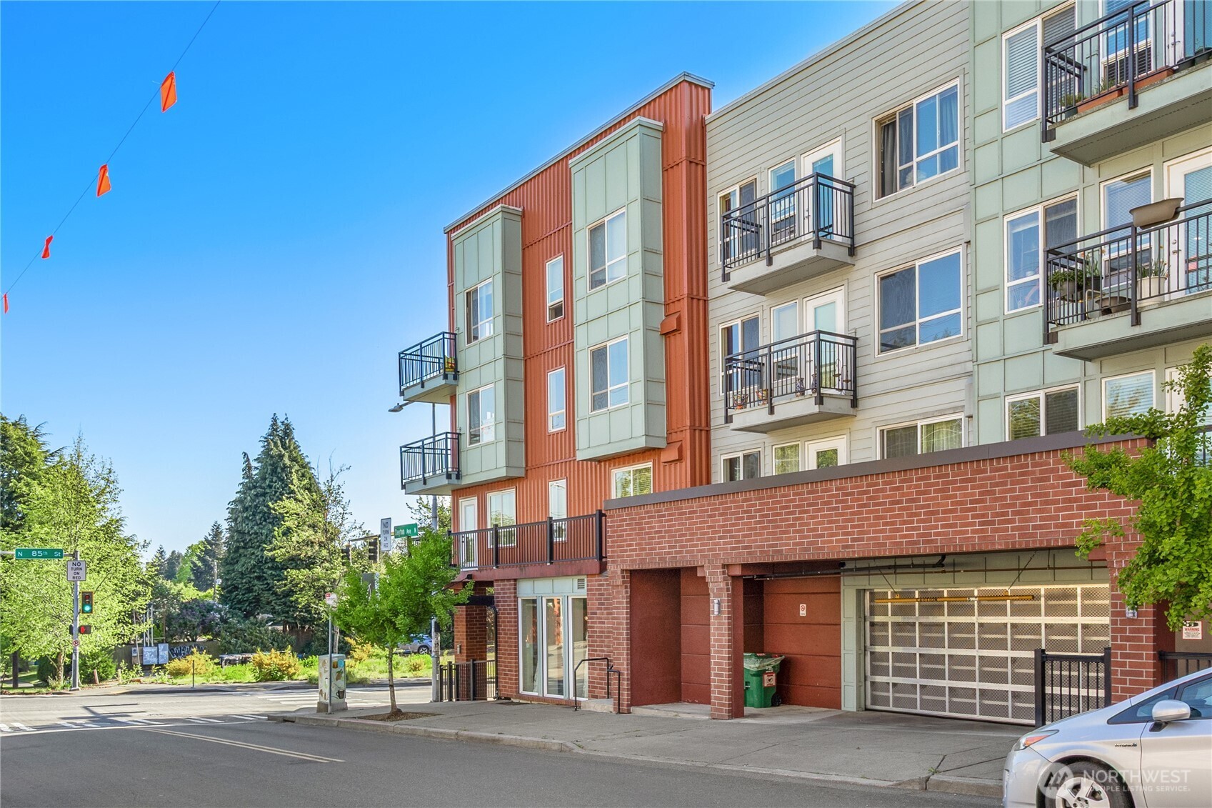 424 North 85th Street, Unit 404 Seattle, WA 98103 - Photo 2 of 31