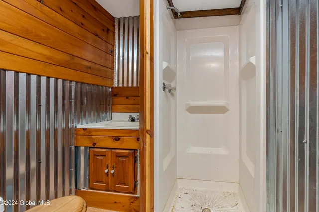 $279,999 | 5638 Highway 28N, Newcomb, NY 12852