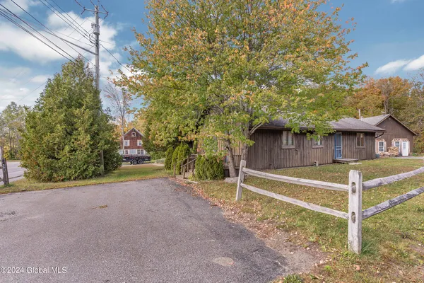 $279,999 | 5638 Highway 28N, Newcomb, NY 12852