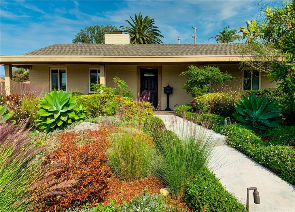 The perfect family home in a great neighborhood! Drought tolerant front yard. Walking distance from great schools, Riviera Village and the beach!