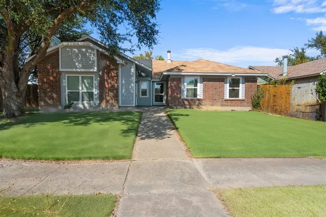 $225,000 | 404 Dollins Street, Cedar Hill, TX 75104