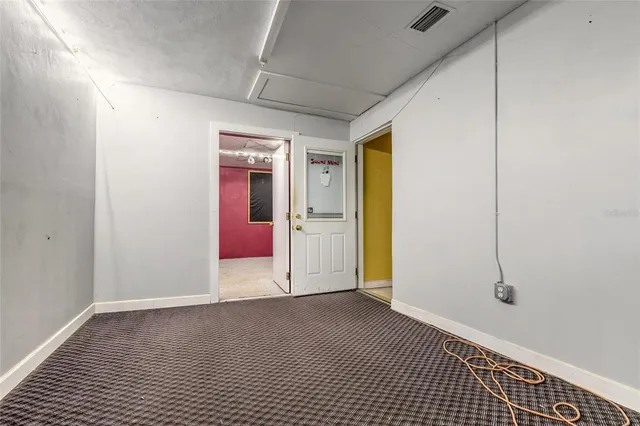 a view of utility room