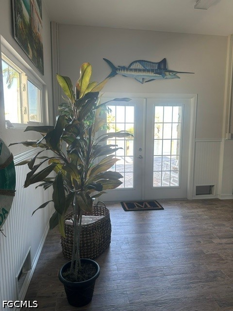 2579 Third Street Matlacha, FL 33993 - Photo 38 of 39 a vase of flowers sitting on a table in a room