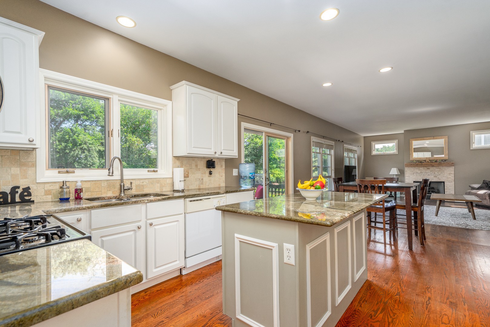 39W224 Bartelt Road Geneva, IL 60134 - Photo 7 of 29