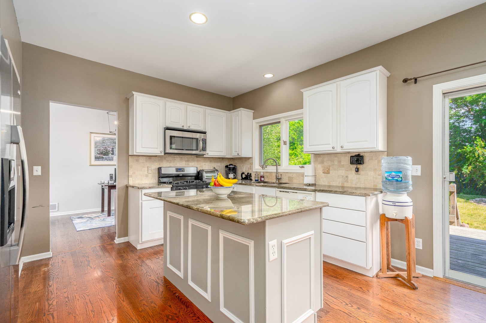 39W224 Bartelt Road Geneva, IL 60134 - Photo 8 of 29