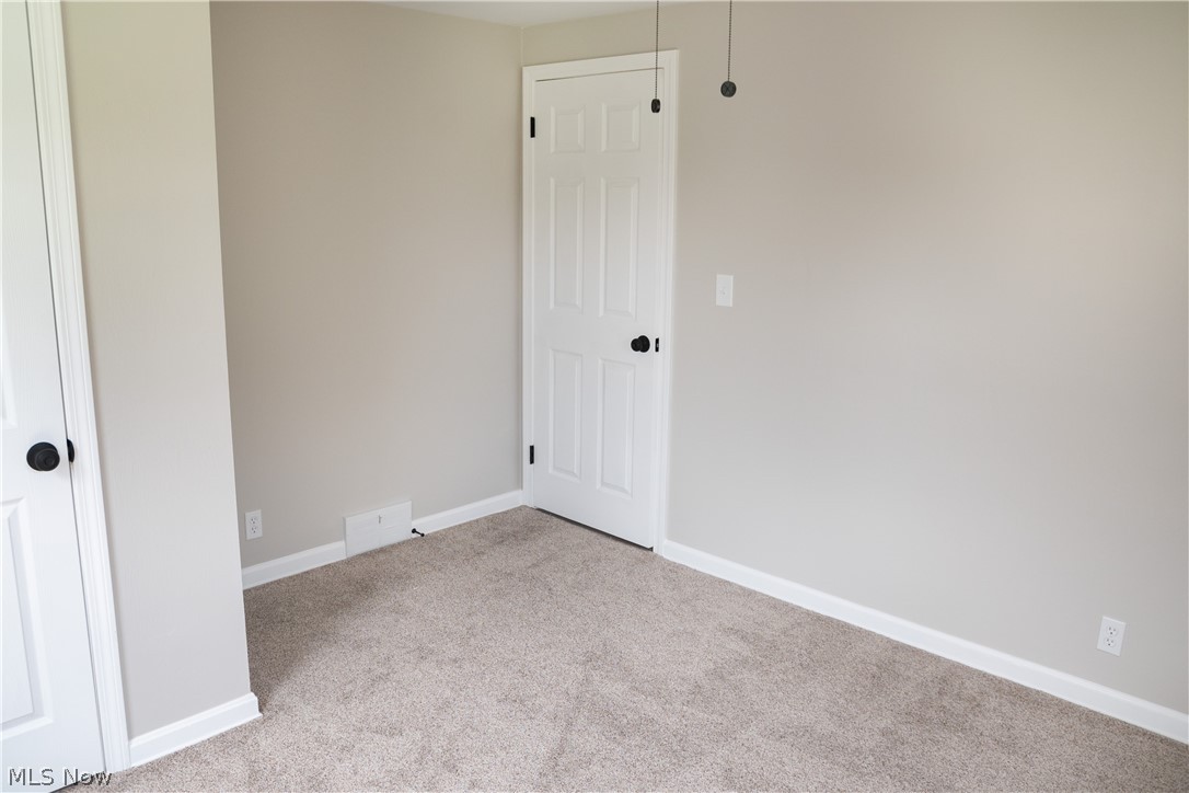 6666 Clingan Road Youngstown, OH 44514 - Photo 33 of 41 Middle sized bedroom