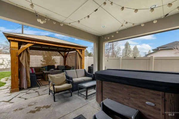 $699,900 | 488 East Whiskey Flats Street, Meridian, ID 83642
