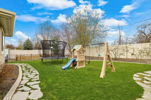 $699,900 | 488 East Whiskey Flats Street, Meridian, ID 83642