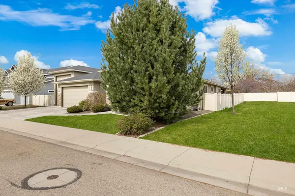 $699,900 | 488 East Whiskey Flats Street, Meridian, ID 83642