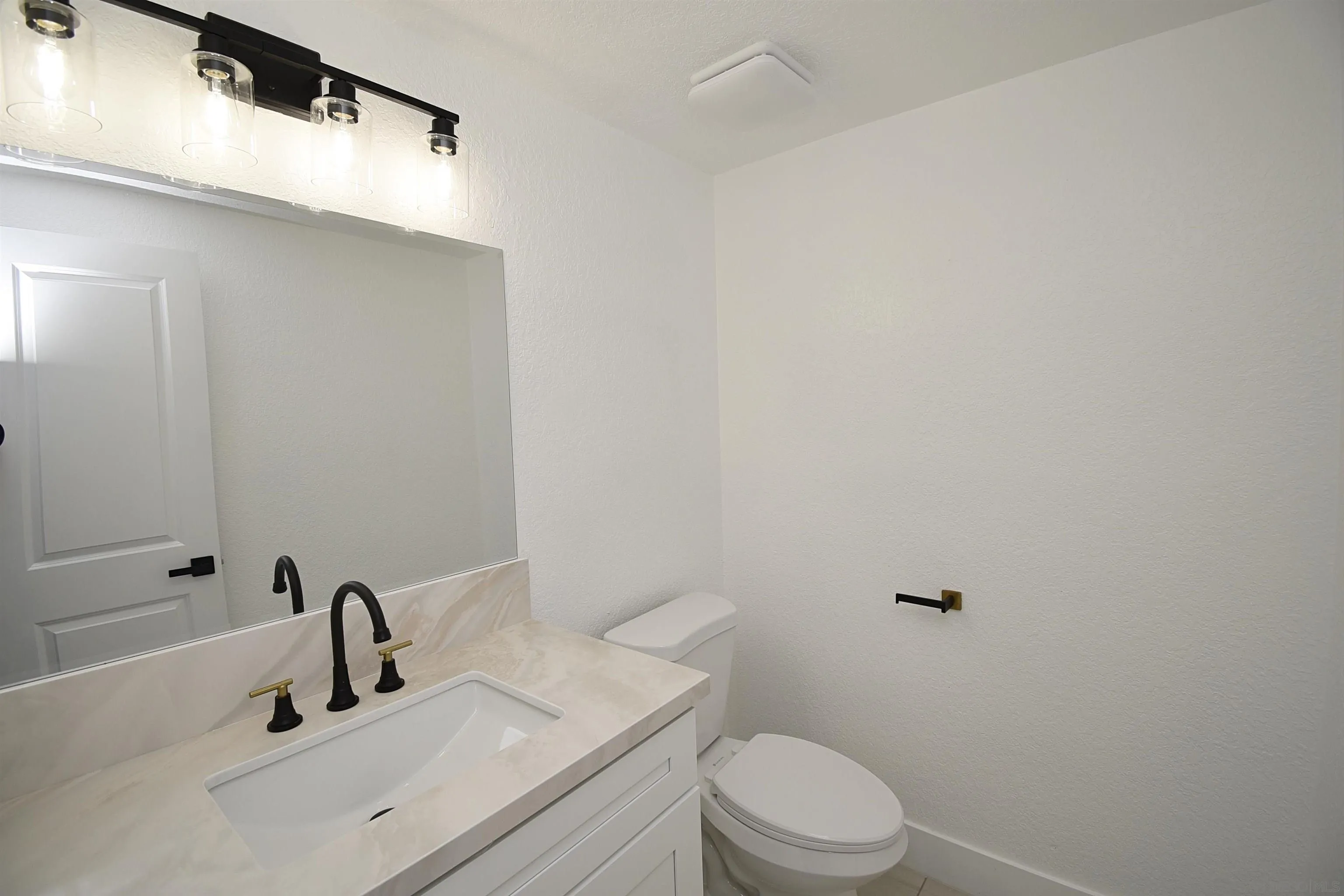 614 Sneath Way Alpine, CA 91901 - Photo 18 of 75 1 OF 2 DOWNSTAIRS BATHROOMS