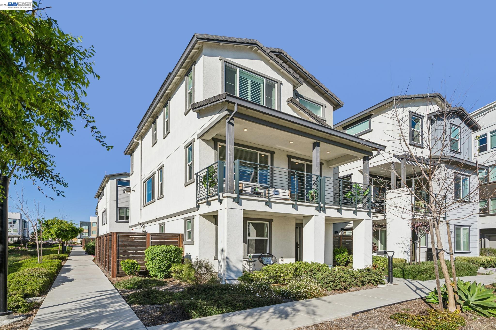 646 Eucalyptus Way Alameda, CA 94501 - Photo 2 of 40 front view of a building
