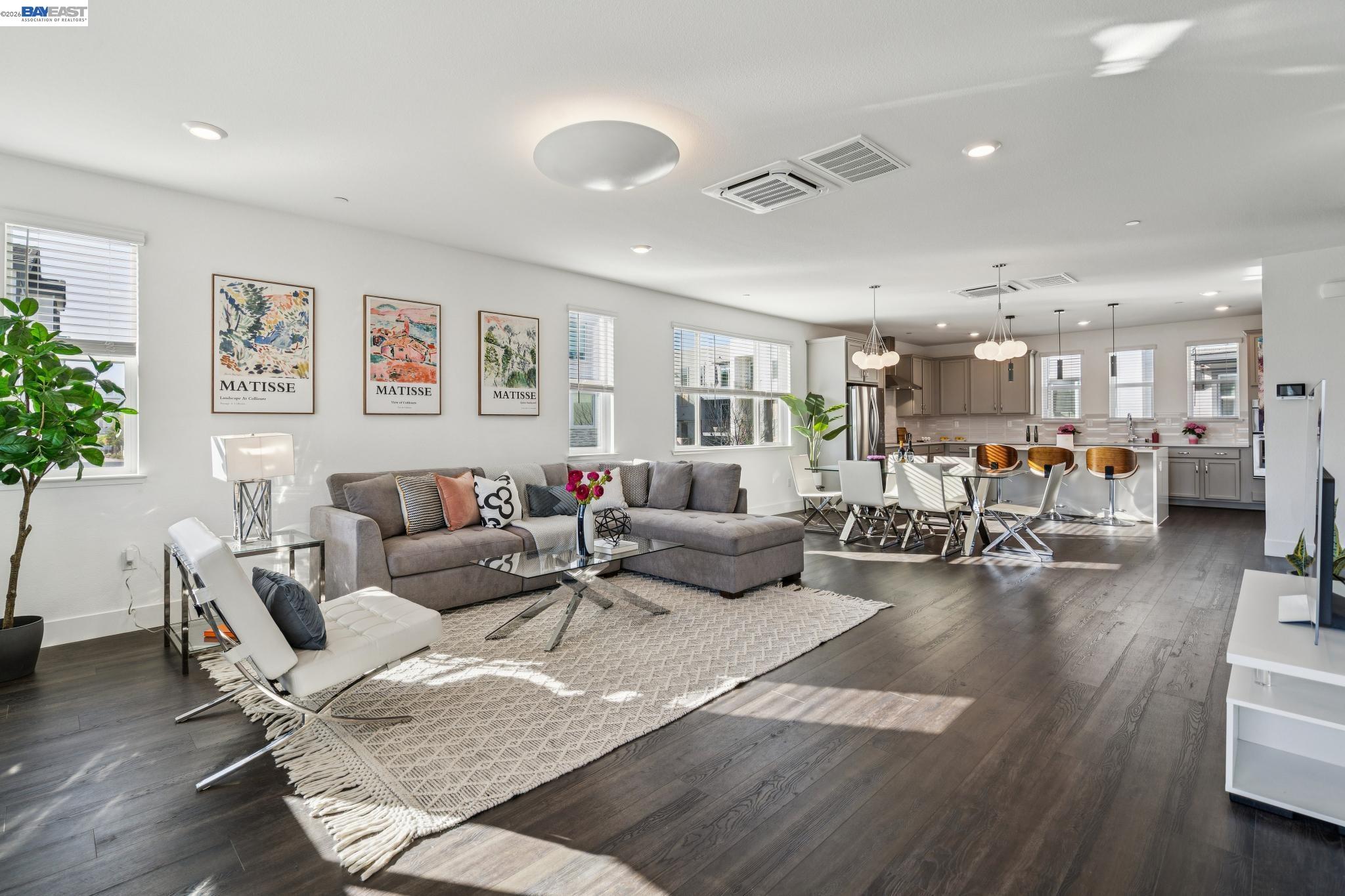 646 Eucalyptus Way Alameda, CA 94501 - Photo 4 of 40 a living room with furniture and a table