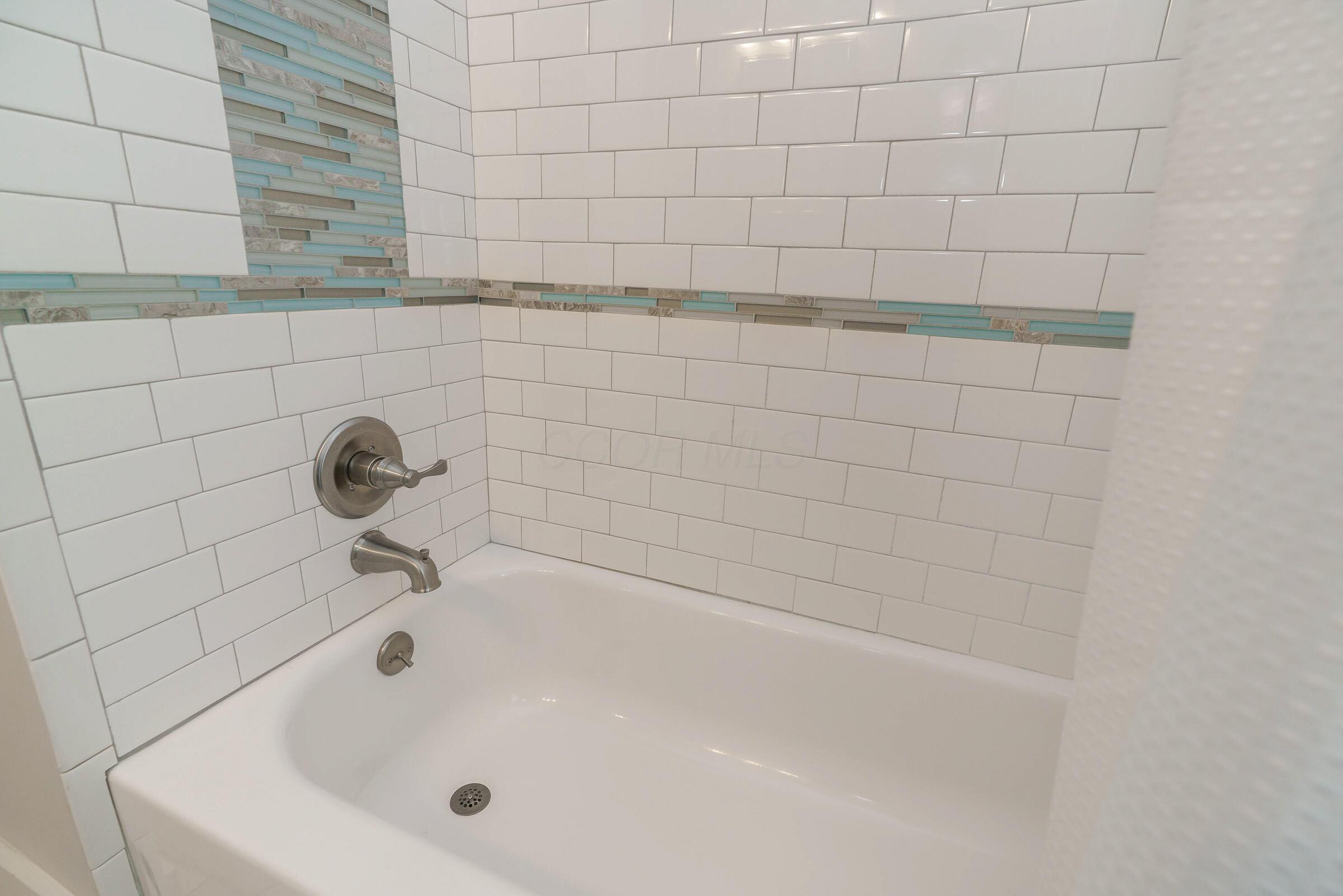 163 Garden Road Columbus, OH 43214 - Photo 34 of 46 Updated full bathroom 2