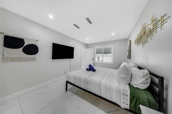 $6,500 | 2612 Southwest 12th Street, Unit MAIN, Miami, FL 33135