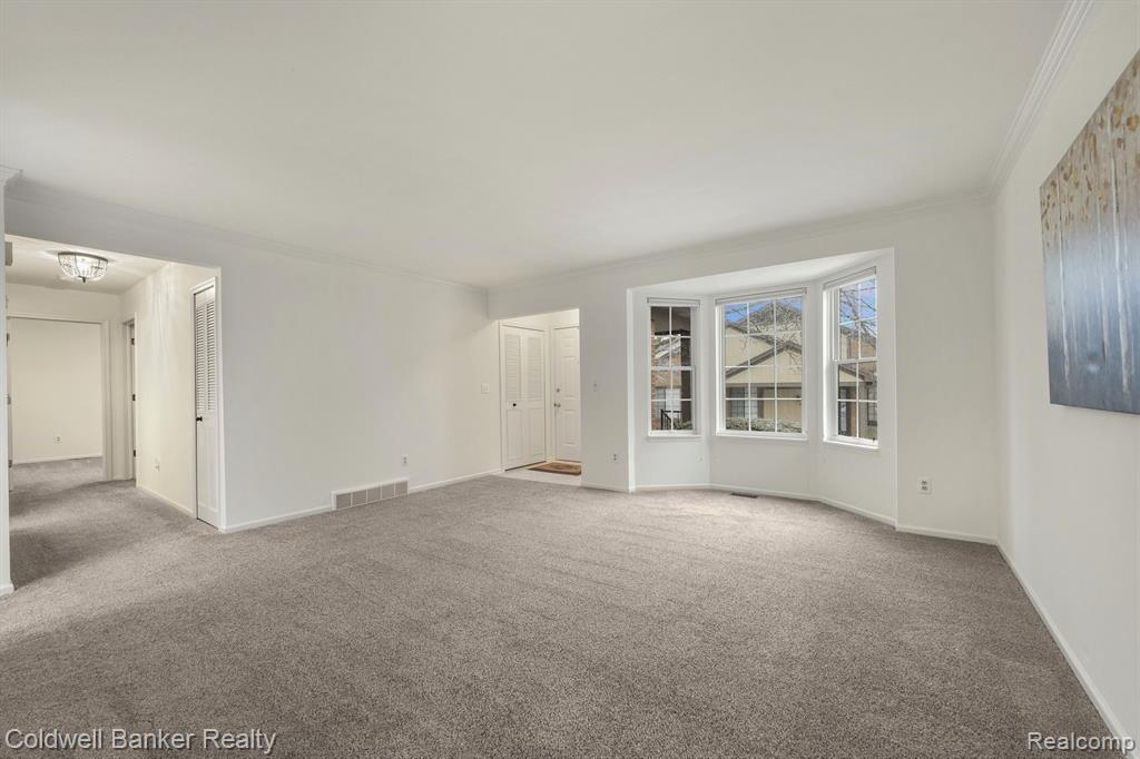 250 Meadow Bridge Drive Rochester Hills, MI 48307 - Photo 6 of 39