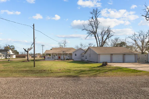 $245,000 | 2006 Main Street, Danbury, TX 77534