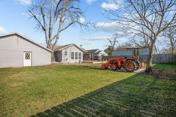 $245,000 | 2006 Main Street, Danbury, TX 77534