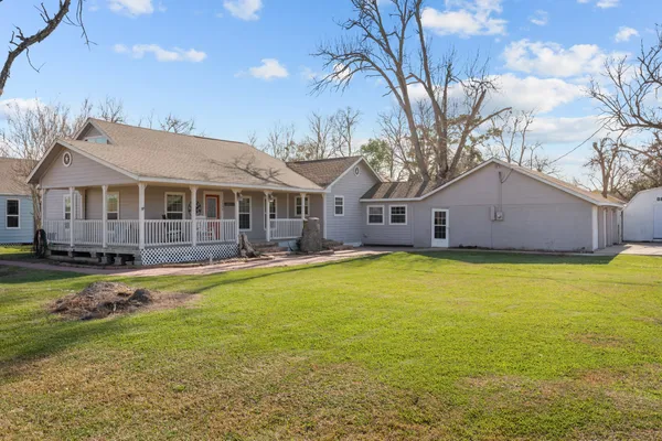 $245,000 | 2006 Main Street, Danbury, TX 77534