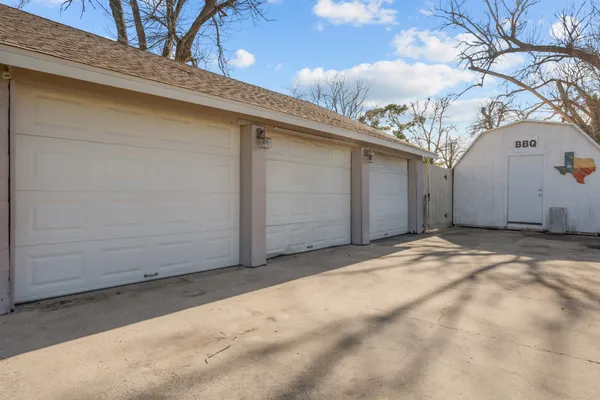 $245,000 | 2006 Main Street, Danbury, TX 77534