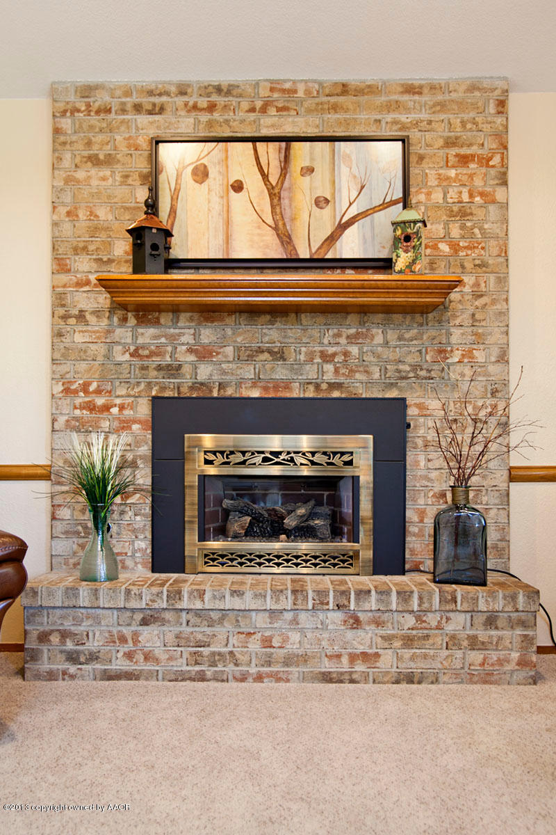 5713 South Milam Street Amarillo, TX 79110 - Photo 4 of 22 a living room with a fireplace