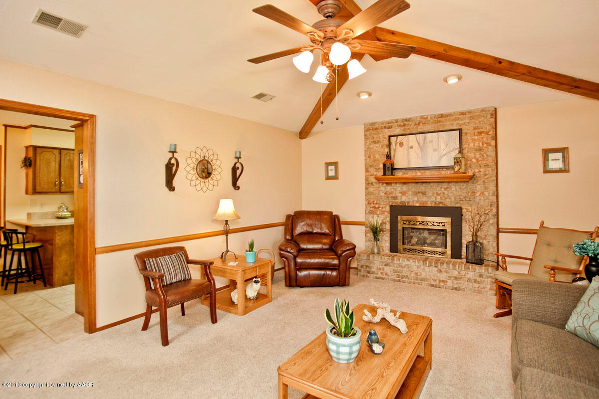 5713 South Milam Street Amarillo, TX 79110 - Photo 5 of 22 a living room with furniture