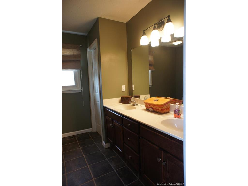 9405 Hunters Ridge Drive Georgetown, IN 47122 - Photo 37 of 79
