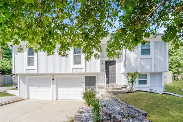 $1,865 | 9734 Booth Avenue, Kansas City, MO 64134