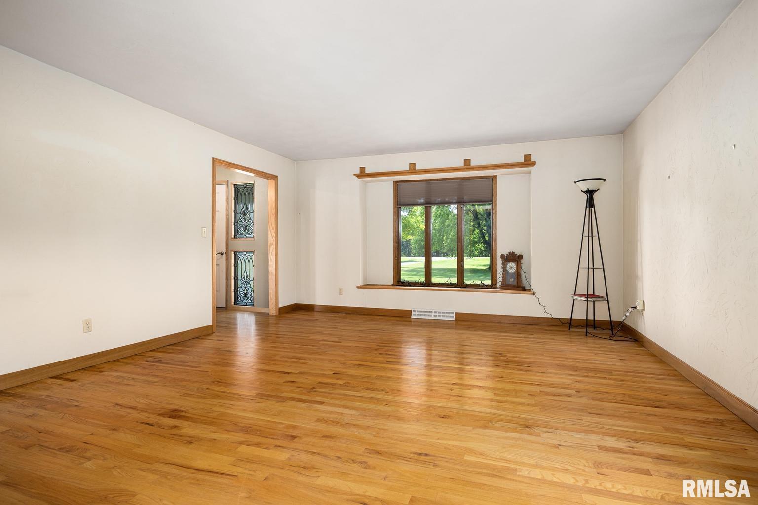 21208 North Blue Ridge Road Chillicothe, IL 61523 - Photo 9 of 99 Gallery Image 9