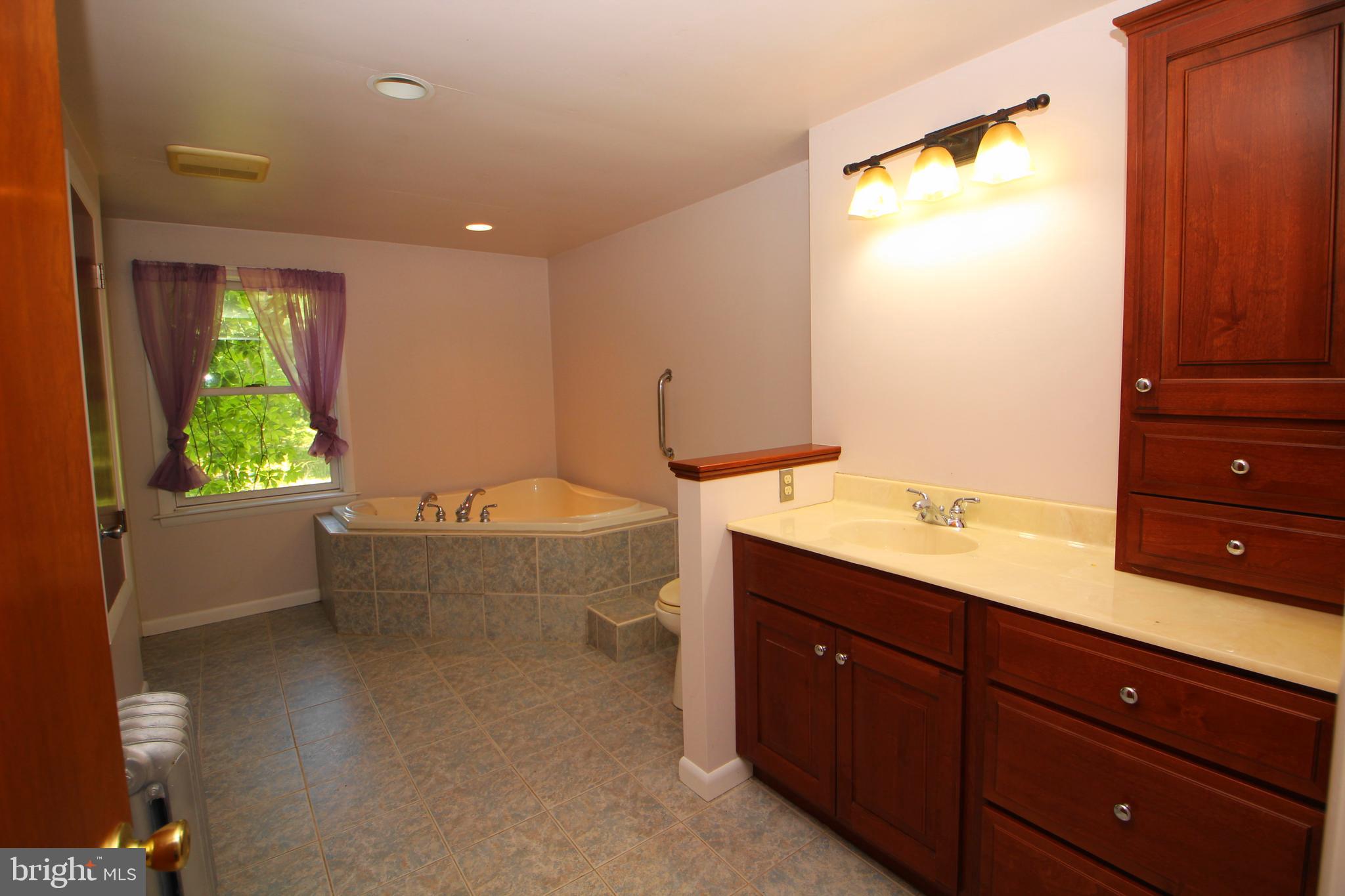 319 Fairhill Road Hatfield, PA 19440 - Photo 15 of 21 Second Floor Bath